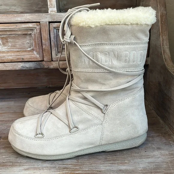 SOLD 🤍 Moon Boots with Tecnica size 6-8 - Picture 1 of 11